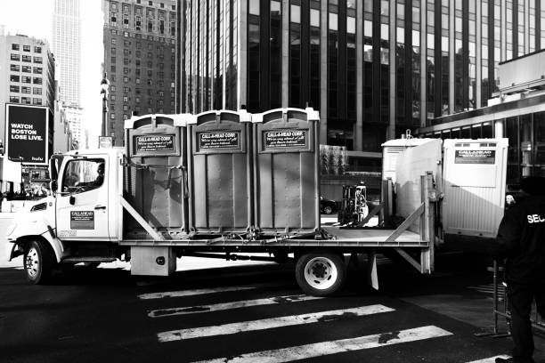 Best Luxury portable toilet rental  in Kingsburg, CA